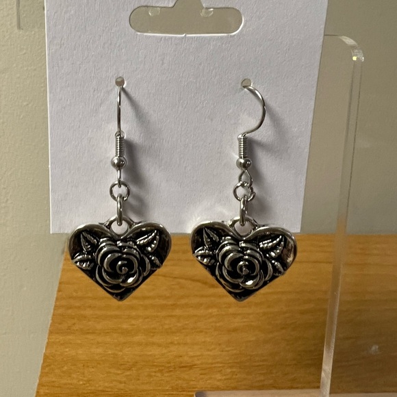 Silver Heart and Rose Dangle Earrings - Picture 1 of 3